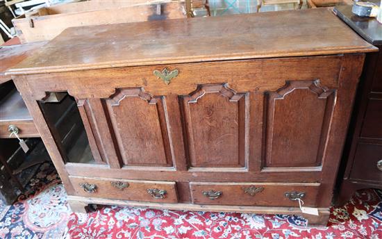 A George III mule chest with two drawers, width 134cm, depth 53cm, height 87cm